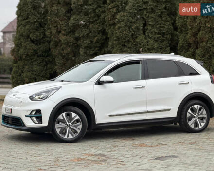 Білий Кіа Niro, об'ємом двигуна 0 л та пробігом 141 тис. км за 19499 $, фото 3 на Automoto.ua