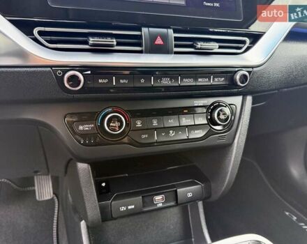 Білий Кіа Niro, об'ємом двигуна 0 л та пробігом 89 тис. км за 18950 $, фото 67 на Automoto.ua