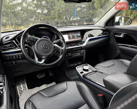 Білий Кіа Niro, об'ємом двигуна 0 л та пробігом 141 тис. км за 19499 $, фото 48 на Automoto.ua