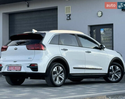 Білий Кіа Niro, об'ємом двигуна 0 л та пробігом 62 тис. км за 19500 $, фото 32 на Automoto.ua