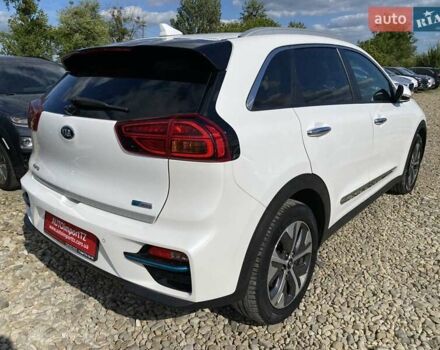 Білий Кіа Niro, об'ємом двигуна 0 л та пробігом 112 тис. км за 22900 $, фото 16 на Automoto.ua