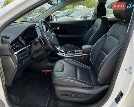 Білий Кіа Niro, об'ємом двигуна 0 л та пробігом 112 тис. км за 22900 $, фото 22 на Automoto.ua