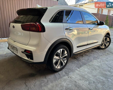 Белый Киа Niro, объемом двигателя 0 л и пробегом 117 тыс. км за 20066 $, фото 7 на Automoto.ua