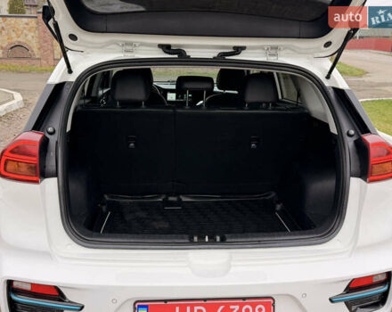 Білий Кіа Niro, об'ємом двигуна 0 л та пробігом 112 тис. км за 18300 $, фото 11 на Automoto.ua