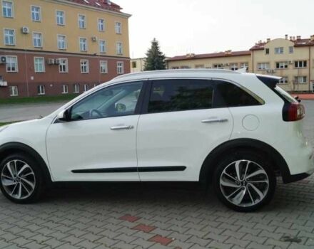 Белый Киа Niro, объемом двигателя 1.6 л и пробегом 98 тыс. км за 12400 $, фото 2 на Automoto.ua