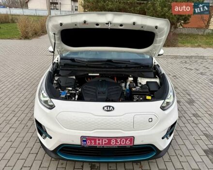 Білий Кіа Niro, об'ємом двигуна 0 л та пробігом 89 тис. км за 18950 $, фото 110 на Automoto.ua