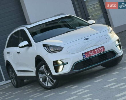 Білий Кіа Niro, об'ємом двигуна 0 л та пробігом 62 тис. км за 19500 $, фото 9 на Automoto.ua