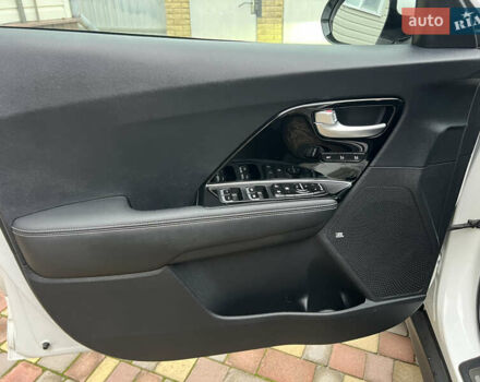 Белый Киа Niro, объемом двигателя 0 л и пробегом 116 тыс. км за 21000 $, фото 13 на Automoto.ua