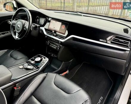 Білий Кіа Niro, об'ємом двигуна 0 л та пробігом 89 тис. км за 18950 $, фото 83 на Automoto.ua