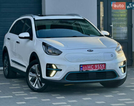 Білий Кіа Niro, об'ємом двигуна 0 л та пробігом 62 тис. км за 19500 $, фото 2 на Automoto.ua