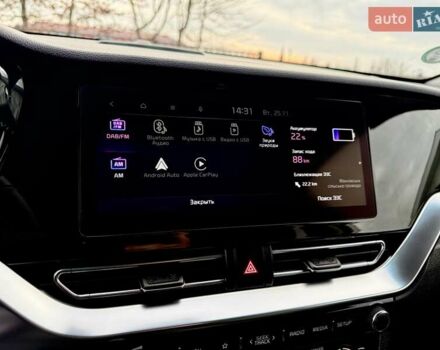 Білий Кіа Niro, об'ємом двигуна 0 л та пробігом 89 тис. км за 18950 $, фото 70 на Automoto.ua