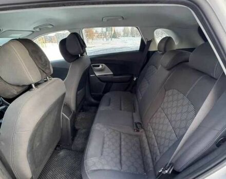 Белый Киа Niro, объемом двигателя 1.6 л и пробегом 100 тыс. км за 12000 $, фото 11 на Automoto.ua