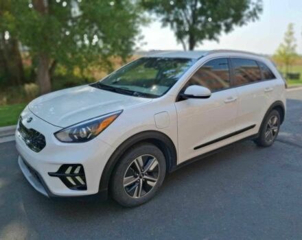 Белый Киа Niro, объемом двигателя 1.6 л и пробегом 42 тыс. км за 4900 $, фото 2 на Automoto.ua