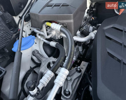 Белый Киа Niro, объемом двигателя 0 л и пробегом 130 тыс. км за 20999 $, фото 36 на Automoto.ua