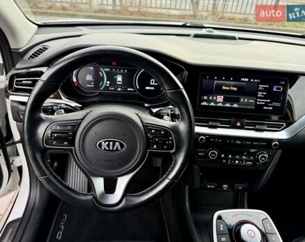 Білий Кіа Niro, об'ємом двигуна 0 л та пробігом 89 тис. км за 18950 $, фото 58 на Automoto.ua