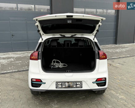 Белый Киа Niro, объемом двигателя 0 л и пробегом 158 тыс. км за 18900 $, фото 9 на Automoto.ua