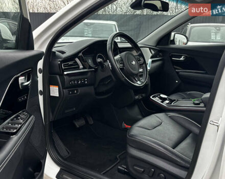 Білий Кіа Niro, об'ємом двигуна 0 л та пробігом 124 тис. км за 20400 $, фото 33 на Automoto.ua