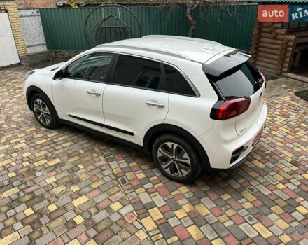 Белый Киа Niro, объемом двигателя 0 л и пробегом 116 тыс. км за 21000 $, фото 3 на Automoto.ua