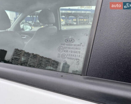 Киа Niro 2020 в Киеве на Automoto.ua Белый Киа Niro, объемом двигателя 0 л и пробегом 171 тыс. км за 18300 $, фото 54 на Automoto.ua