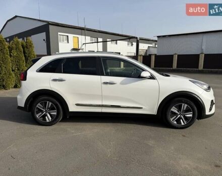 Белый Киа Niro, объемом двигателя 1.58 л и пробегом 200 тыс. км за 18600 $, фото 7 на Automoto.ua