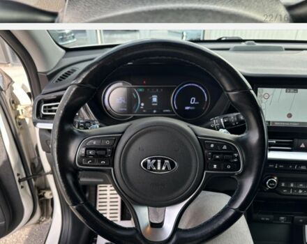Білий Кіа Niro, об'ємом двигуна 0 л та пробігом 130 тис. км за 20500 $, фото 9 на Automoto.ua