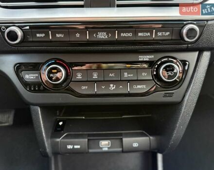 Білий Кіа Niro, об'ємом двигуна 0 л та пробігом 168 тис. км за 18455 $, фото 11 на Automoto.ua