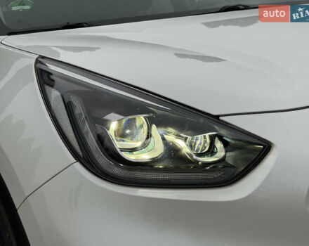 Білий Кіа Niro, об'ємом двигуна 0 л та пробігом 141 тис. км за 19499 $, фото 80 на Automoto.ua