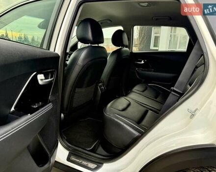 Білий Кіа Niro, об'ємом двигуна 0 л та пробігом 89 тис. км за 18950 $, фото 99 на Automoto.ua
