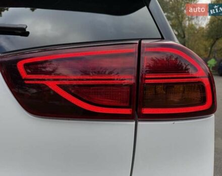 Білий Кіа Niro, об'ємом двигуна 0 л та пробігом 168 тис. км за 18455 $, фото 22 на Automoto.ua