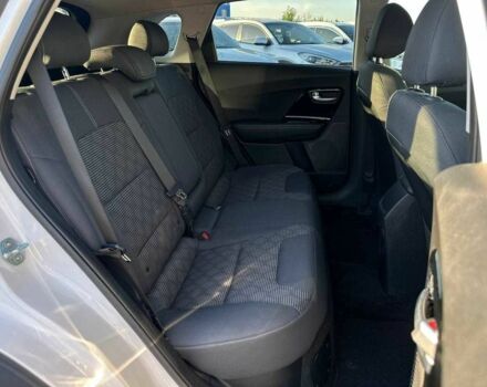 Белый Киа Niro, объемом двигателя 1.6 л и пробегом 136 тыс. км за 17990 $, фото 10 на Automoto.ua