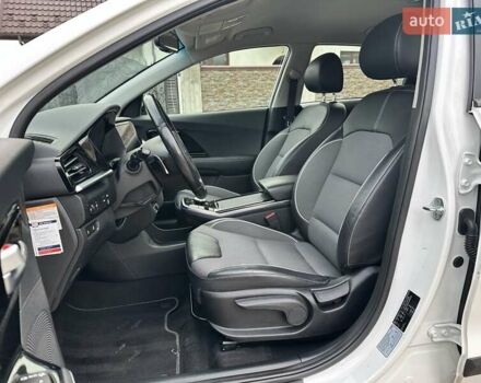 Білий Кіа Niro, об'ємом двигуна 0 л та пробігом 147 тис. км за 18800 $, фото 6 на Automoto.ua