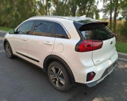 Белый Киа Niro, объемом двигателя 1.6 л и пробегом 42 тыс. км за 4900 $, фото 4 на Automoto.ua