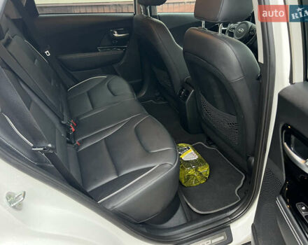 Белый Киа Niro, объемом двигателя 0 л и пробегом 116 тыс. км за 21000 $, фото 12 на Automoto.ua