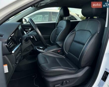 Білий Кіа Niro, об'ємом двигуна 0 л та пробігом 62 тис. км за 24400 $, фото 27 на Automoto.ua