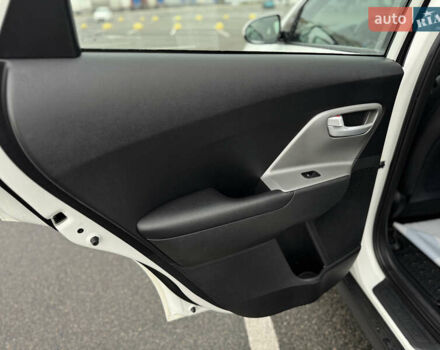 Киа Niro 2020 в Киеве на Automoto.ua Белый Киа Niro, объемом двигателя 0 л и пробегом 171 тыс. км за 18300 $, фото 25 на Automoto.ua