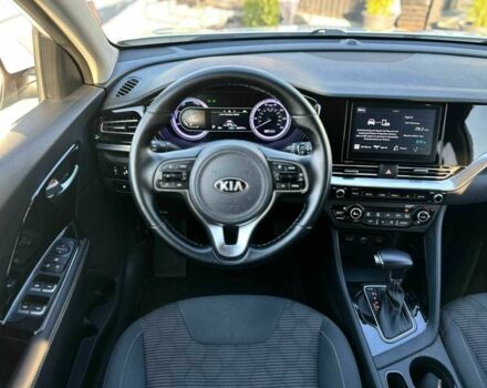 Белый Киа Niro, объемом двигателя 1.6 л и пробегом 136 тыс. км за 17990 $, фото 15 на Automoto.ua