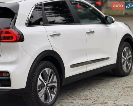 Білий Кіа Niro, об'ємом двигуна 0 л та пробігом 141 тис. км за 19499 $, фото 17 на Automoto.ua