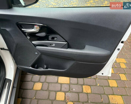 Белый Киа Niro, объемом двигателя 0 л и пробегом 152 тыс. км за 20400 $, фото 35 на Automoto.ua