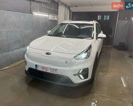 Белый Киа Niro, объемом двигателя 0 л и пробегом 152 тыс. км за 20400 $, фото 2 на Automoto.ua