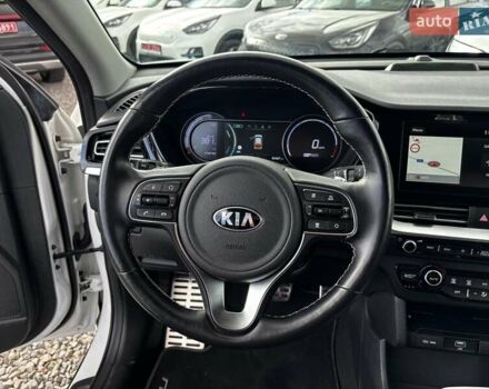 Киа Niro 2020 в Львове на Automoto.ua Белый Киа Niro, объемом двигателя 0 л и пробегом 95 тыс. км за 20450 $, фото 15 на Automoto.ua