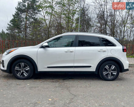 Білий Кіа Niro, об'ємом двигуна 1.6 л та пробігом 215 тис. км за 16800 $, фото 10 на Automoto.ua