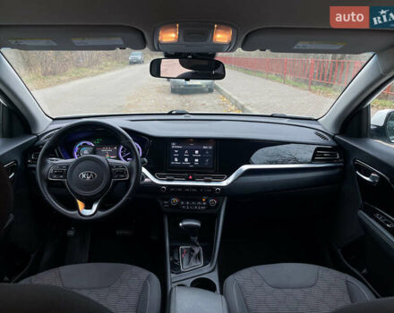 Білий Кіа Niro, об'ємом двигуна 1.6 л та пробігом 215 тис. км за 16800 $, фото 30 на Automoto.ua