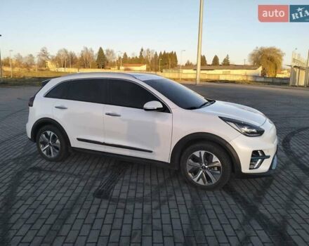Білий Кіа Niro, об'ємом двигуна 0 л та пробігом 66 тис. км за 19000 $, фото 7 на Automoto.ua