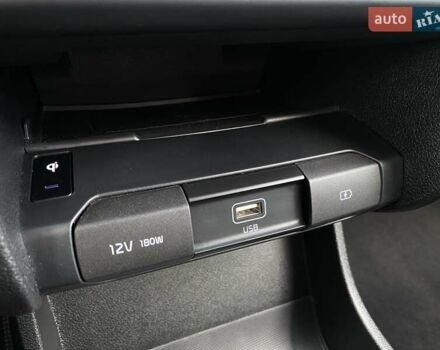 Білий Кіа Niro, об'ємом двигуна 0 л та пробігом 112 тис. км за 22900 $, фото 7 на Automoto.ua