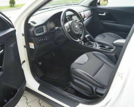 Белый Киа Niro, объемом двигателя 1.6 л и пробегом 98 тыс. км за 12400 $, фото 12 на Automoto.ua
