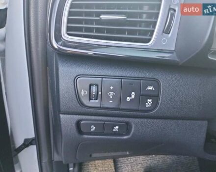 Білий Кіа Niro, об'ємом двигуна 0 л та пробігом 66 тис. км за 19000 $, фото 8 на Automoto.ua