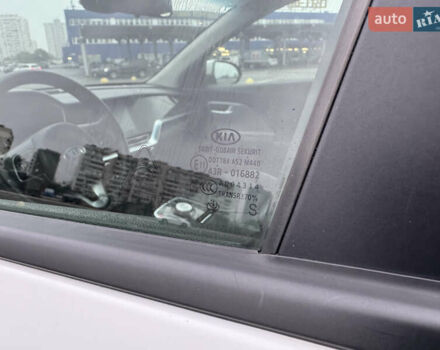 Киа Niro 2020 в Киеве на Automoto.ua Белый Киа Niro, объемом двигателя 0 л и пробегом 171 тыс. км за 18300 $, фото 53 на Automoto.ua