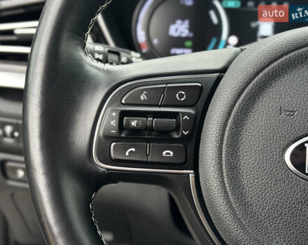 Білий Кіа Niro, об'ємом двигуна 0 л та пробігом 124 тис. км за 20400 $, фото 23 на Automoto.ua