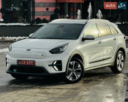 Білий Кіа Niro, об'ємом двигуна 0 л та пробігом 117 тис. км за 19750 $, фото 10 на Automoto.ua