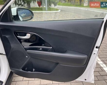 Белый Киа Niro, объемом двигателя 0 л и пробегом 146 тыс. км за 19799 $, фото 18 на Automoto.ua